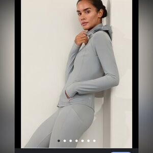 Athleta Silver Interval Jacket running
Cloud gray Size XL new lightweight